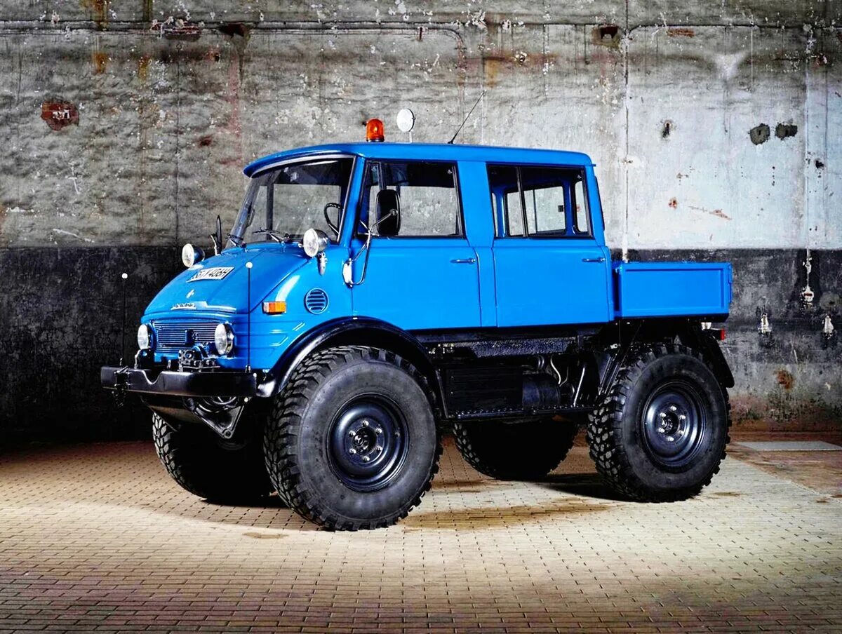 Автомобиль повышенной проходимости. Mercedes-Benz Unimog 406. Вездеход Мерседес Унимог. Мерседес вездеход 4х4 Унимог. Вездеход Unimog 4x4.