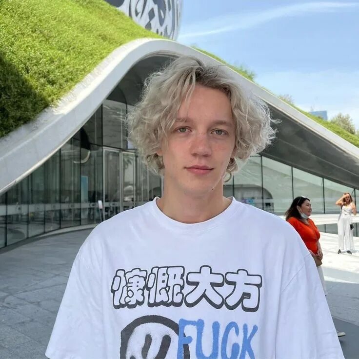 Парадевич стрим. Саша парадевич стример. Хозяева стримеры парадеевич. Парадеевич причёска 2022. Парадевич 2022.