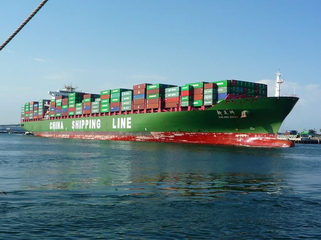 Контейнеровоз эмма мэрск. Контейнеровоз panamax. Cosco shipping контейнер тех. Cscl globe судно. China shipping container.