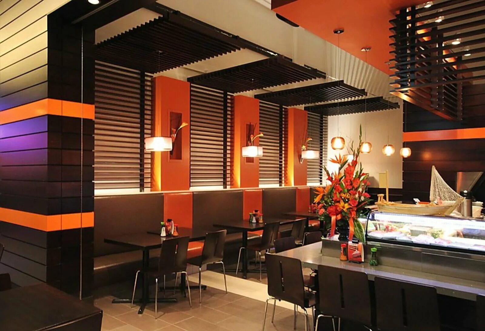 Где кафе суши. Суши ресторан. Ресторан в оранжевых тонах. Суши бар интерьер. Интерьер кафе.