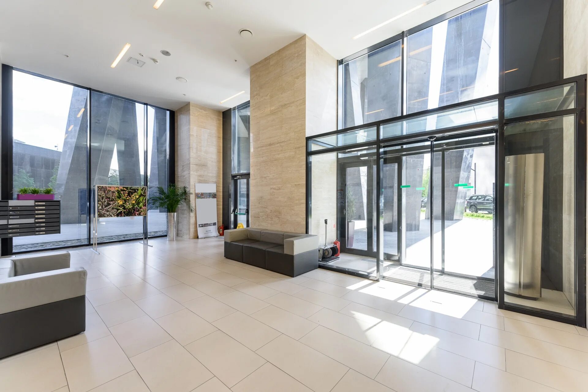 Гранель офис продаж. Дон строй офис. Дон строй офис мосфильмовская 70. Интерьер художественный москва. Жк символ дон строй.