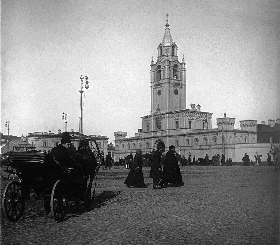 Дореволюционная е. Страстной монастырь 1900 Москва. Москва 1900 1914 годов в фотографиях Сергея Челнокова. Страстной монастырь колокольня. Дореволюционная Москва.