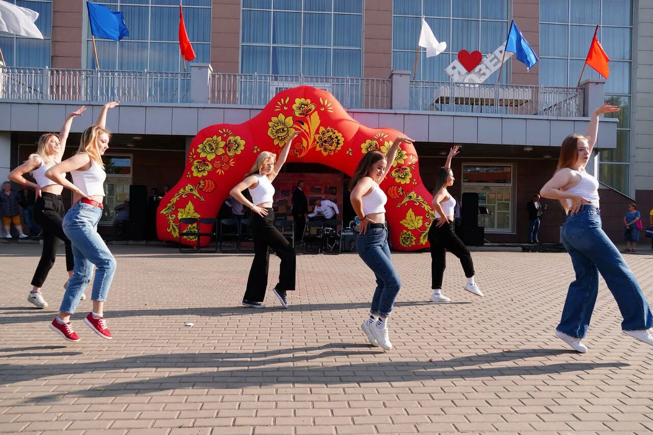 День города в озерах. Культурный центр лига. Озеры танцы. Городской центр досуга. День города Озеры.