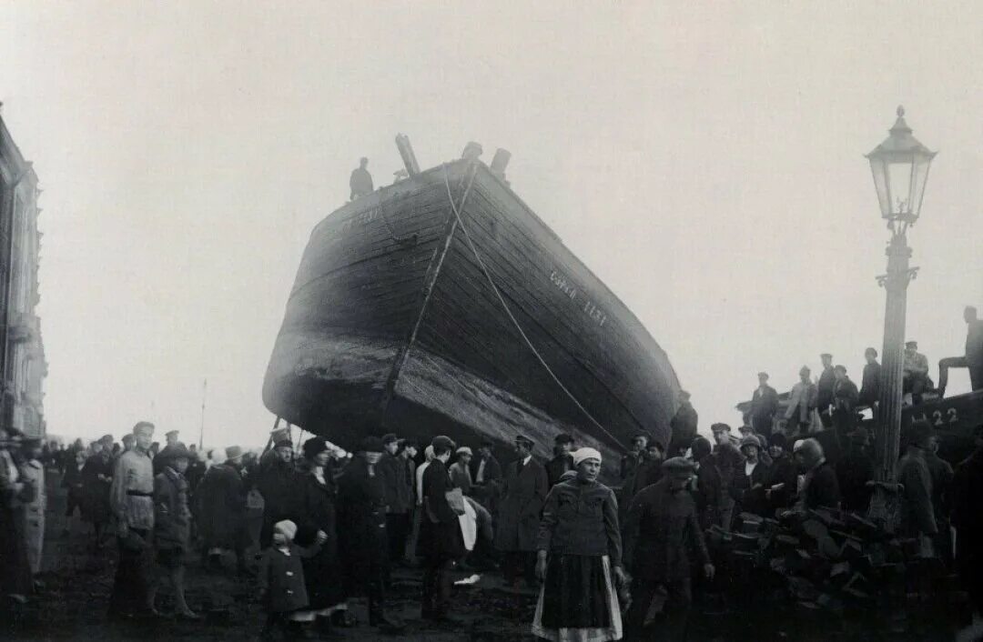 Ленинград большая и толстая. Наводнение в Санкт-Петербурге 1924. Наводнение 1924 года в Ленинграде. Потоп в Санкт-Петербурге 1924 года. Наводнение в Питере 1924.