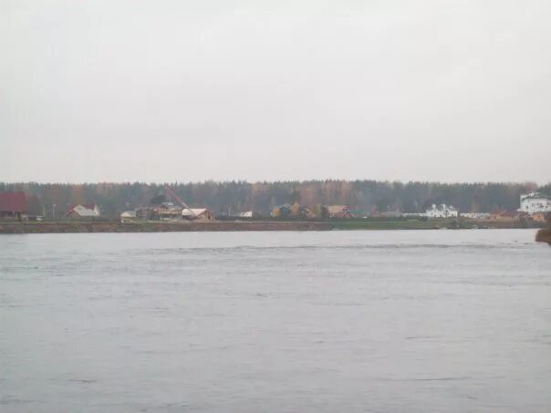 Поселок переправа ленинградская область. Переправа панозеро. Кемский район, поселок панозеро. Паром на бурной реке. Паром на буйнай рацэ.