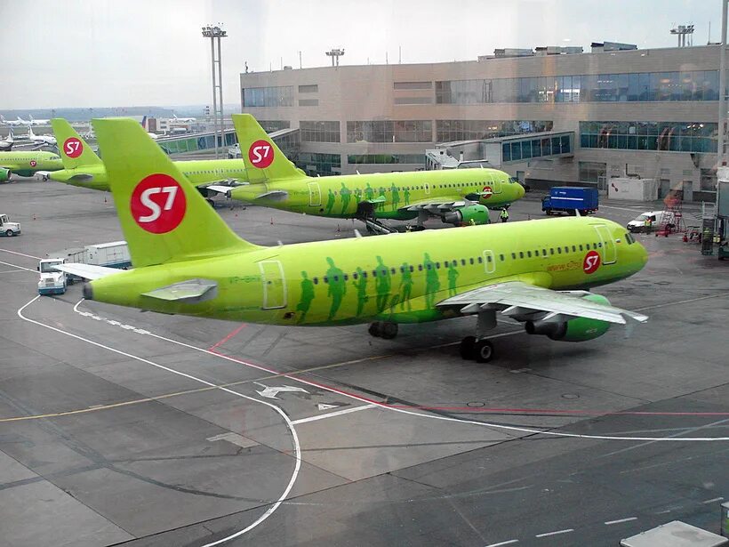 S7 airlines москва. S7 Airlines авиакомпания Домодедово. А310 s7 Домодедово. Самолет с 7 в Домодедово. Самолёт s7 Airlines а321.