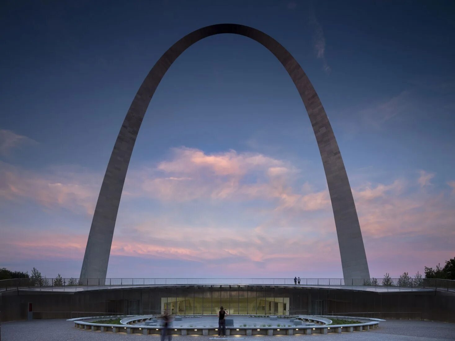 Небесная арка. Арка "ворота Запада", сент-Луис. Сент-Луис Gateway Arch. Врата на Запад сент-Луис. Арка врата на Запад сент-Луис вид на Миссисипи.