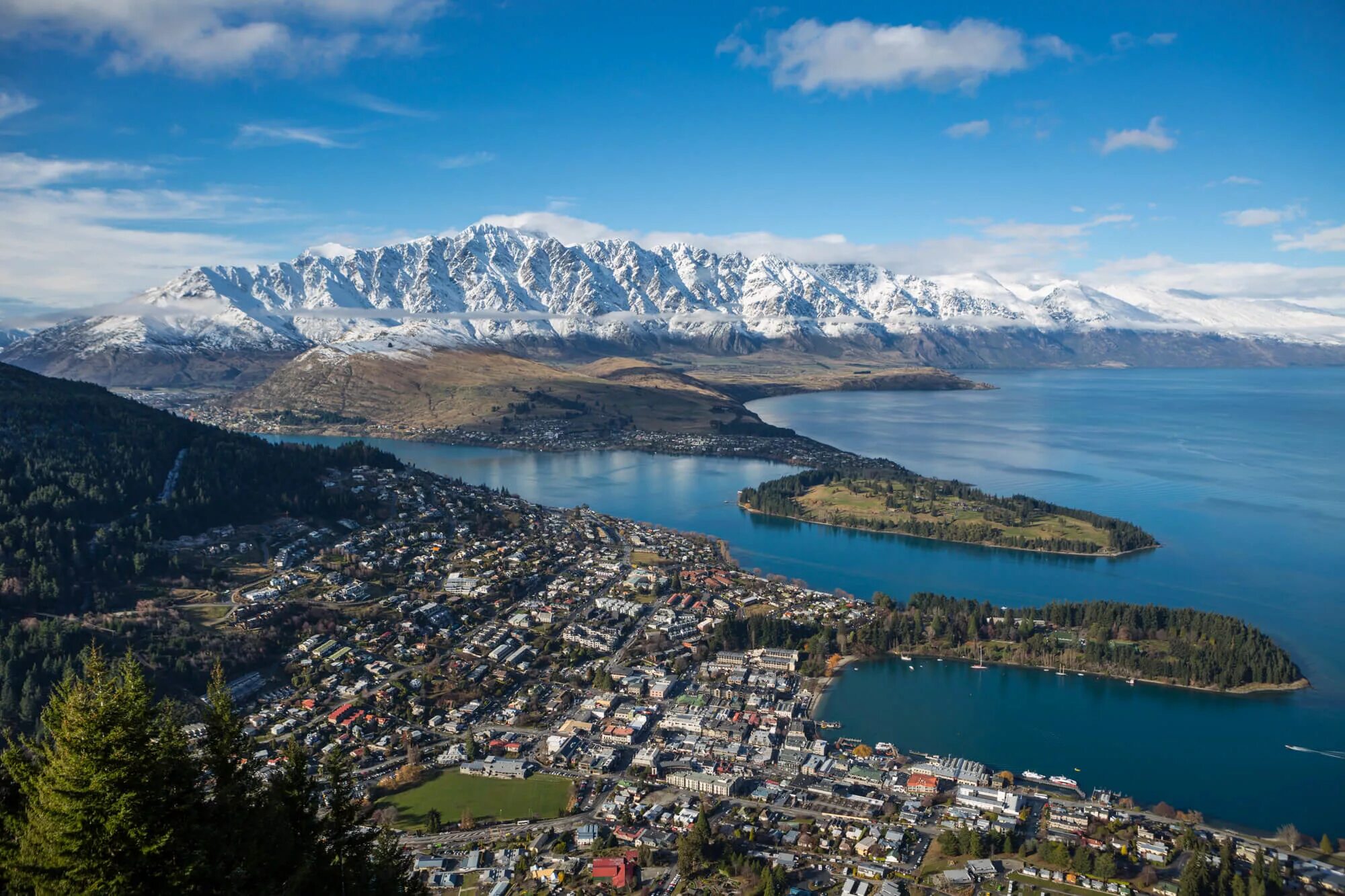 Who new zealand. Квинстаун новая Зеландия. Квинстаун новая Зеландия климат. Queenstown New Zealand достопримечательности. Квинстаун новая Зеландия Долина Парадайз.