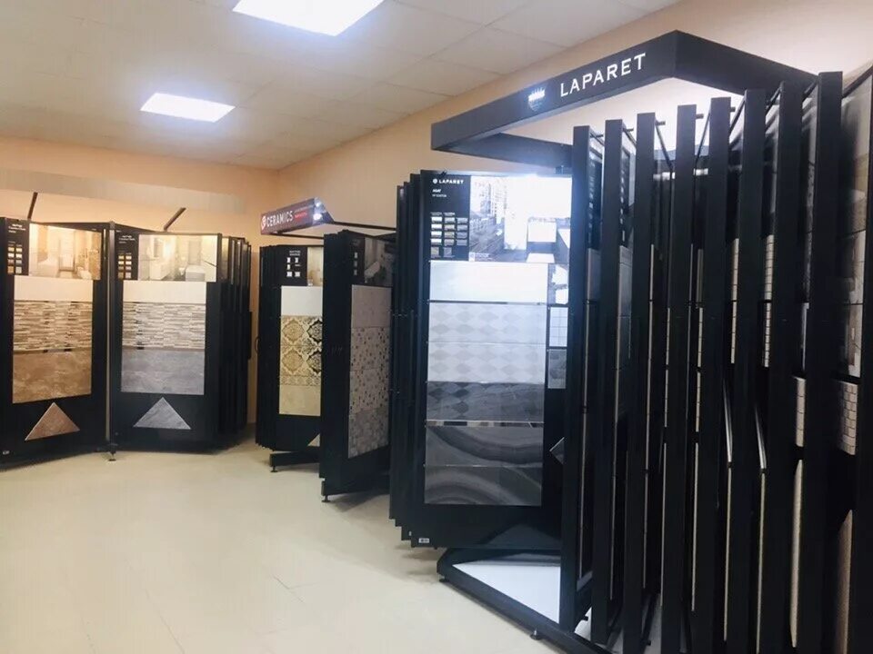 Плитка в в новгороде. Плитка в светофоре. Кафель ок. Центр керамической плитки. Завод плитки в подрезково.