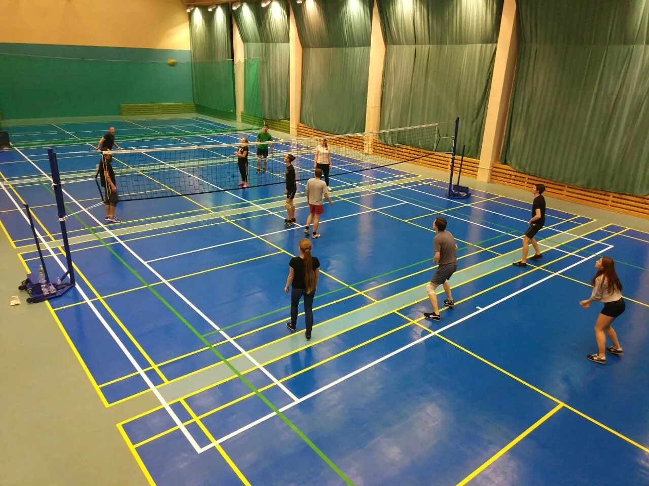 Зал арена волейбол. Graboflex start 4 мм. Спорткомплекс арена челябинск. Волейбольная спортзал. Волейбольный зал "буревестник".