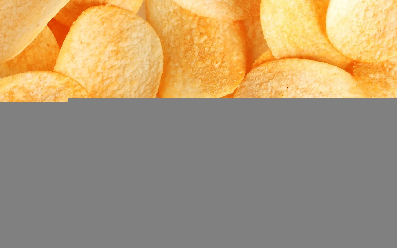 Чипсы potato chips. Фон чипсов. Чипчи. Чипсы в тарелке. Фон чипсов.