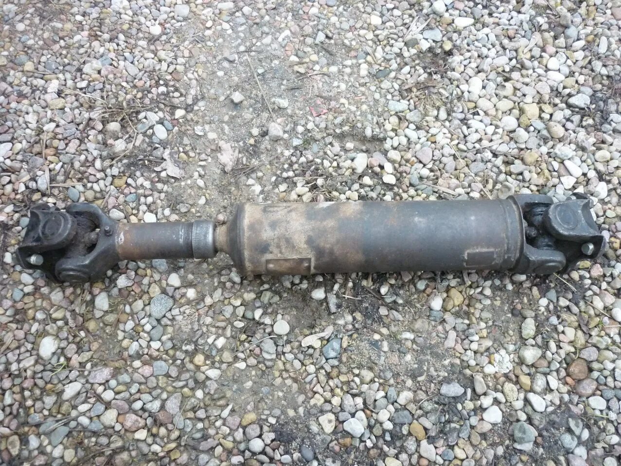 Вал карданный нива шрус. Передний кардан нива 21214. Задний кардан нива 21213 на крестовинах. Вал карданный задний нива шевроле. Размер кардана нива.