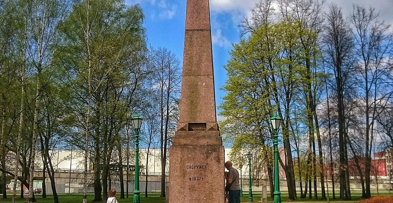 Чёрная речка Санкт-Петербург место дуэли Пушкина. Памятник Пушкину на черной речке. Обелиск дуэли Пушкина. Обелиск на месте дуэли Пушкина. Санкт петербург дуэли