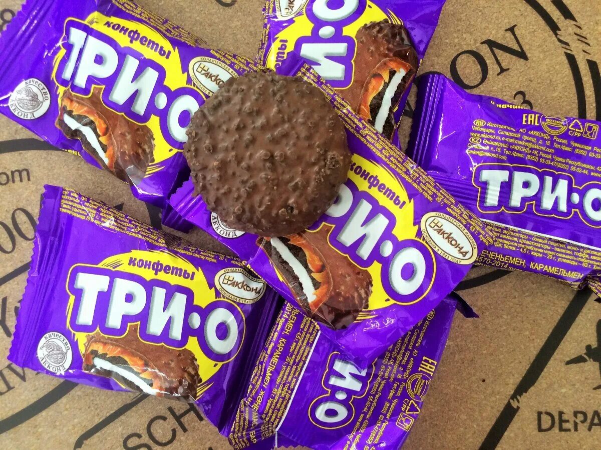 Конфеты сладуница. Три конфеты стоят 27. Рафаэлло и ферреро. Конфеты трио с печеньем. Три конфеты стоят 27.