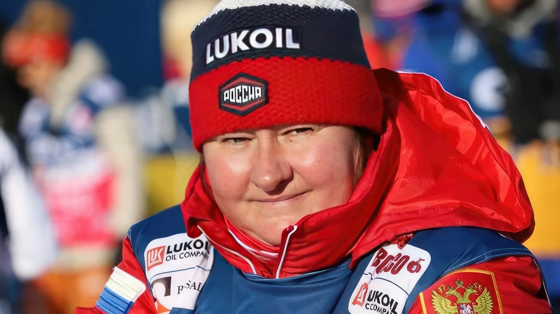 Елена вяльбе с тренером. Елена вяльбе лыжница. Биатлонистка елена вяльбе. Вяльбе олимпийская чемпионка. Чем сейчас занимается вяльбе.