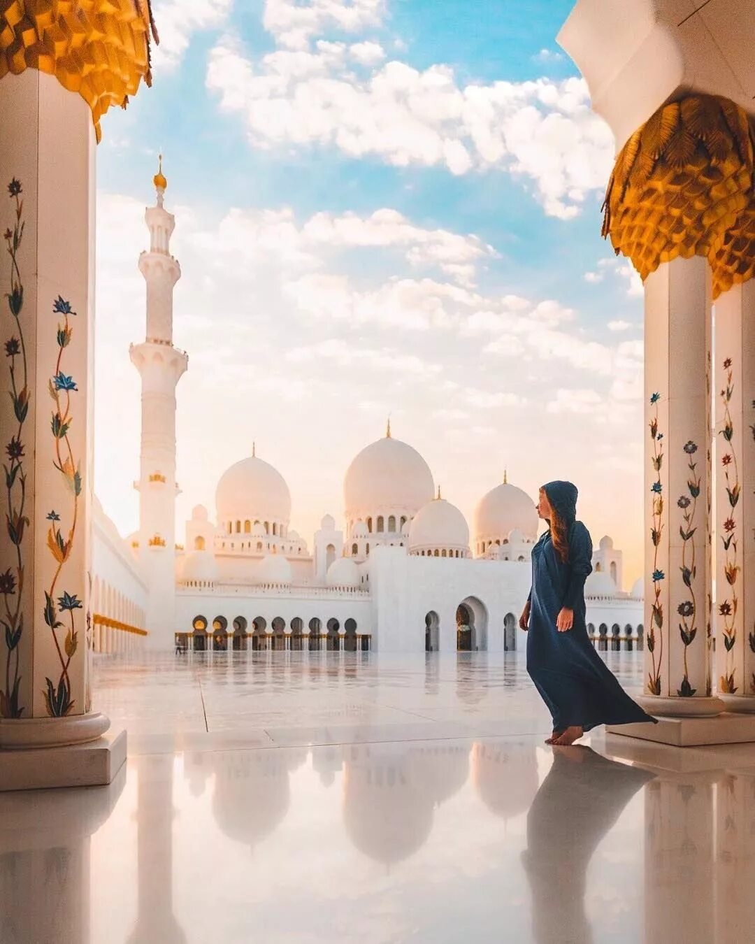 Арабские страны путешествия. Мечеть в Дубае Абу Даби. Мечеть шейха Зайда Абу-Даби. Мечеть в Дубае шейха Зайда. Мечеть Абу Даби Инстаграм.