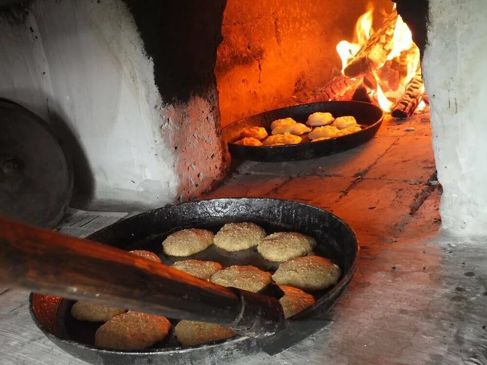 Пироги в русской печке. Пирожки в русской печи. Пирожки из русской печи. Пироги из русской печки.