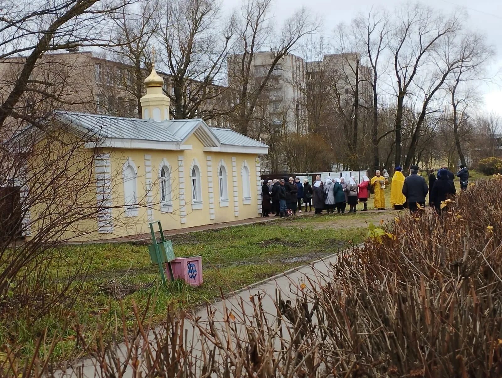 Погода в коммунаре гатчинского на неделю. Коммунар (Гатчинский район). Коммунар Церковь. Храм Авраамия болгарского в Коммунаре. Освященный сад.