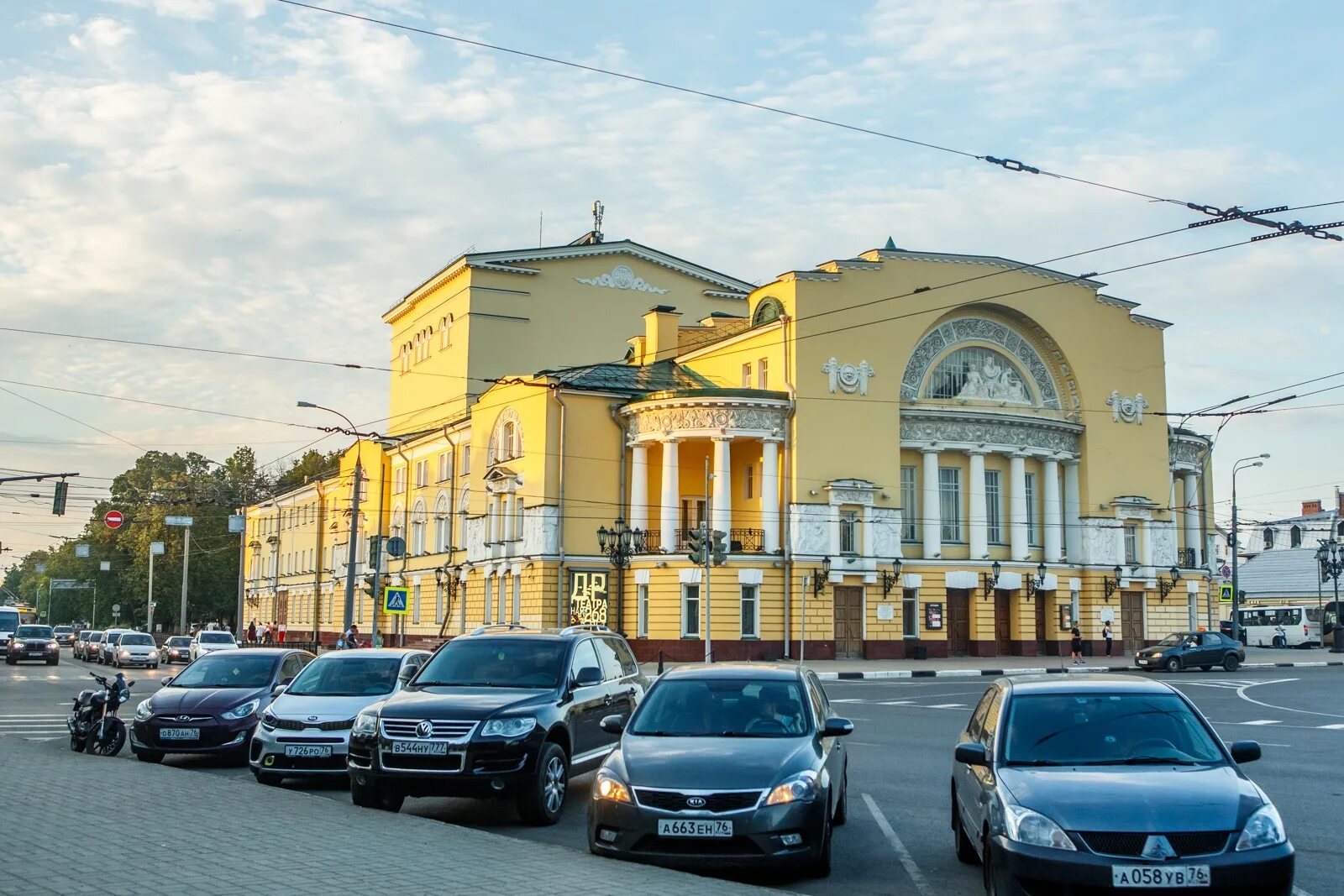 Театр драмы имени Федора Волкова. Театр имени Волкова Ярославль. Волковский театр Ярославль. Драматический театр Волкова в Ярославле. Как выглядит театр имени волкова