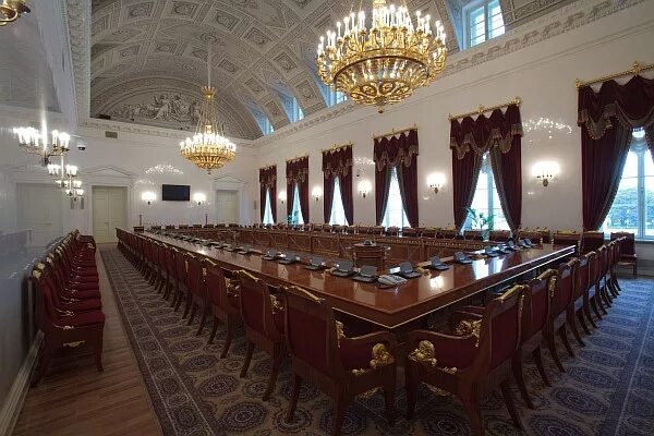 Судно сената. Росси здание сената и синода. Конституционный суд в санкт-петербурге. Сенатский дворец санкт-петербург. Судно сената.