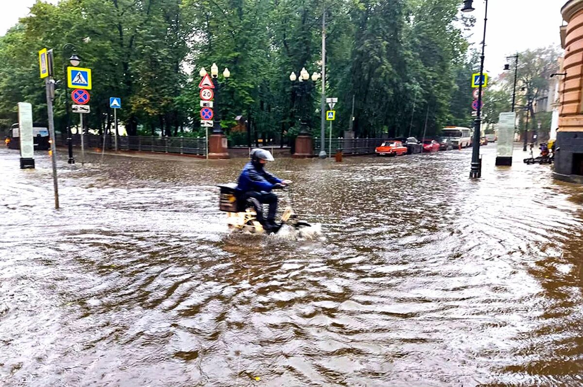Дожди москва и московская область. Ливень в Москве. Потоп в Москве. Подтопления в Москве. Дождь в Москве.