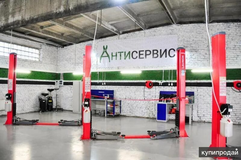 Автосервис сто. Автоподъемник самообслуживания. Автомастерская самообслуживания. Сервис самообслуживания автомобилей. Форд транзит на подъемнике в автосервисе.