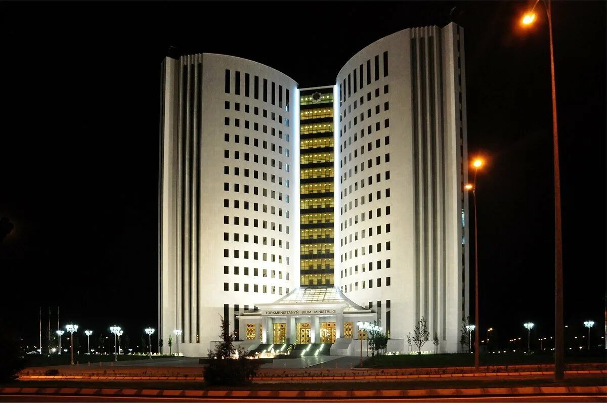 Ашхабад здание Туркменнефть. Министерство образования здание в Ашхабаде. Министерство Ашхабад Рухнама. Туркменистан библиотека Ашхабад.
