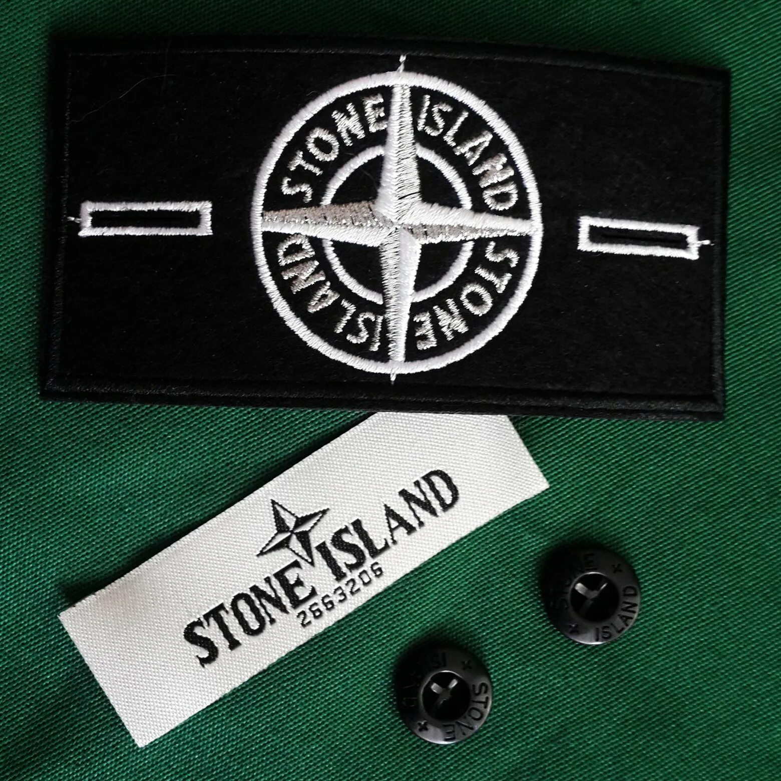 Фирма island. Нашивка Stone Island. Stone Island нашивка оригинал. Нашивка Stone Island белый. Стоун Айленд нашивка.