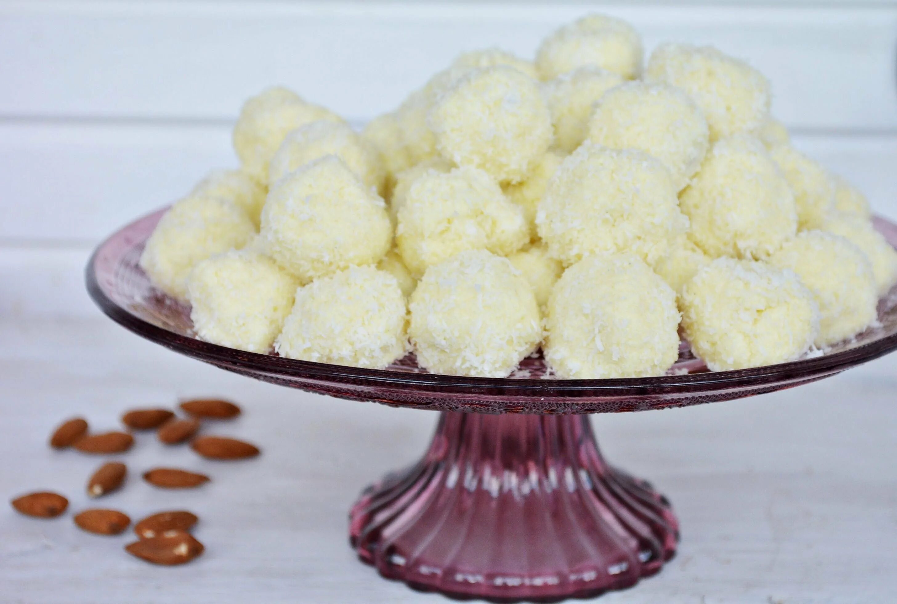 Рафаэлло. Пп конфеты рафаэлло. Конфеты из вареной сгущенки. Глиношар рафаэлло. Рафаэлло с кокосовой стружкой.