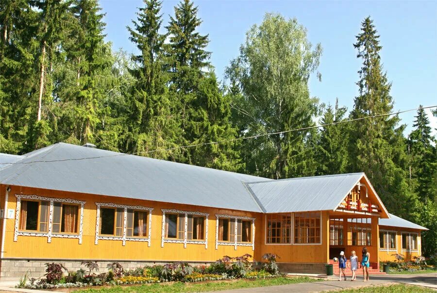 Бесконечная прогулка маленькой девочки по мокрому лагерю. - Трикки - тесты для д
