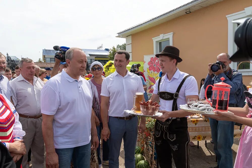 Хлебная пристань гулькевичи. Город маркс хлебная пристань. хлебная пристань фестиваль. фестиваль хлебная пристань в марксе. хлебная пристань город маркс 2018.