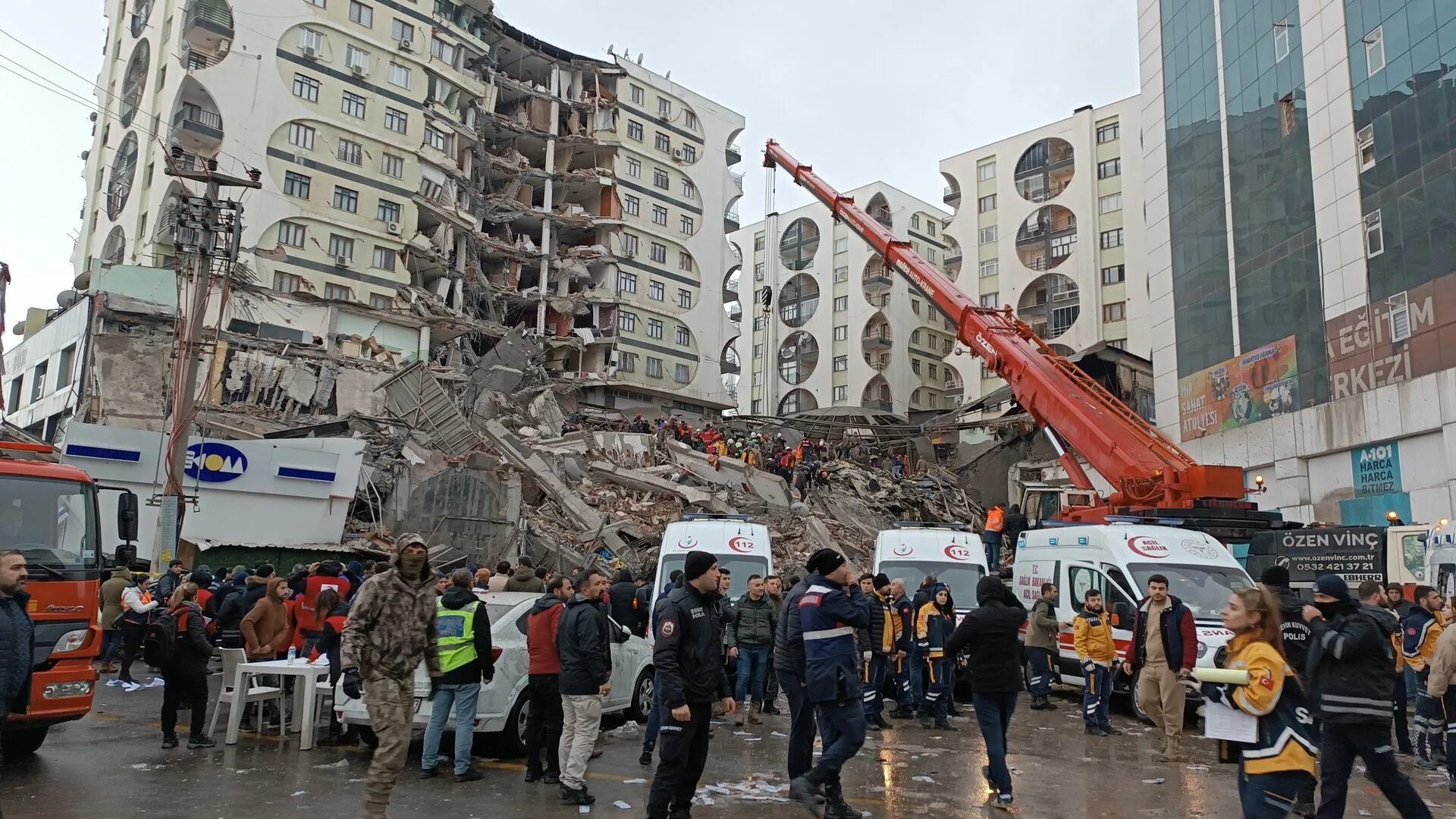 Почему сильное землетрясение. Землетрясение в Турции 2023. Землетрясение в Турции 6 февраля 2023. Землетрясение в Турции 2024. Землетрясение в Турции 2022.