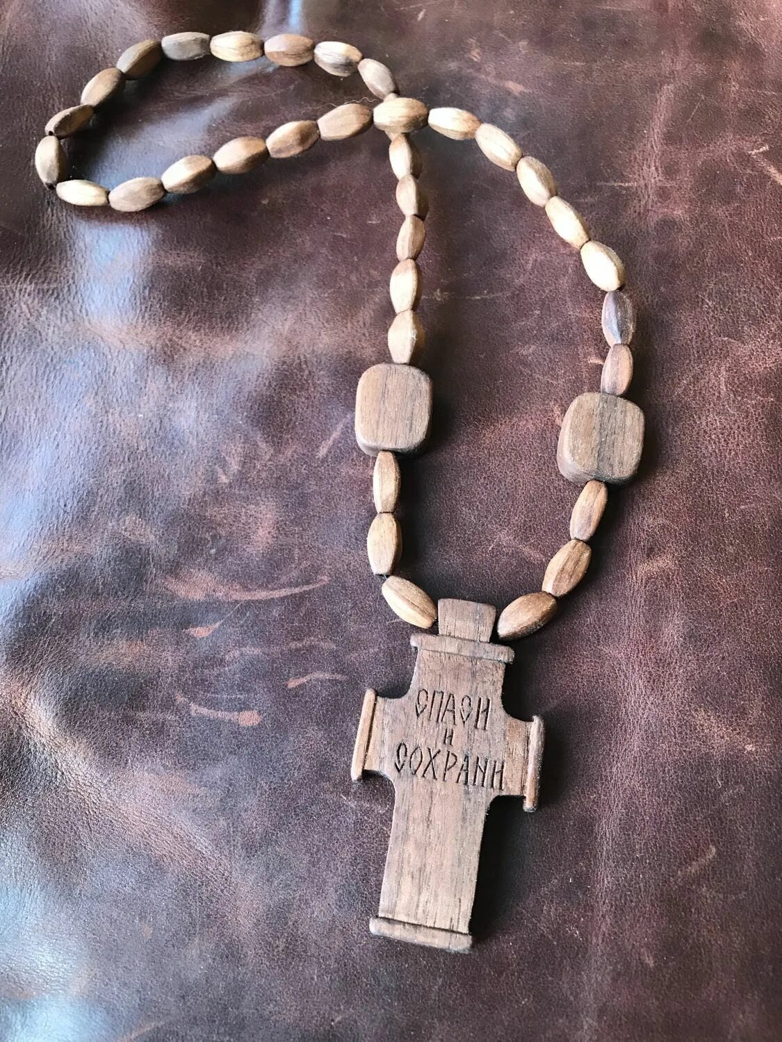 Крест наперсный деревянный. Деревянный крестик нательный. Нательный крестик из дерева. Деревянный крест на шею.