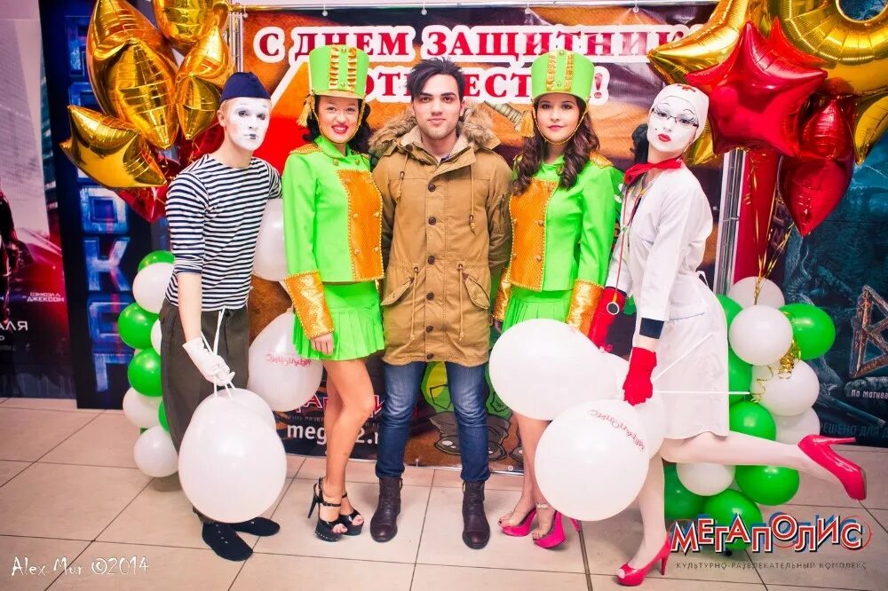 Новогодний мегаполис днем. Православный свято-софийский социальный дом". Мегаполис день рождения. Мегаполис день рождения. Новогодний мегаполис днем.