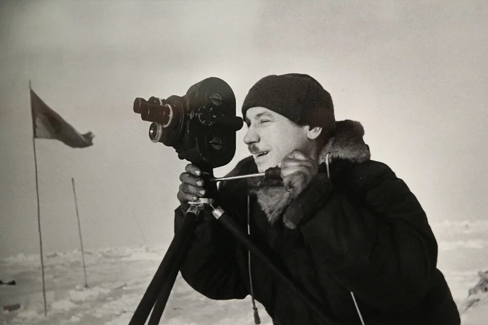 Фотограф в экспедицию. Ивана Дмитриевича Папанин на Северный полюс. Папанин Полярник.