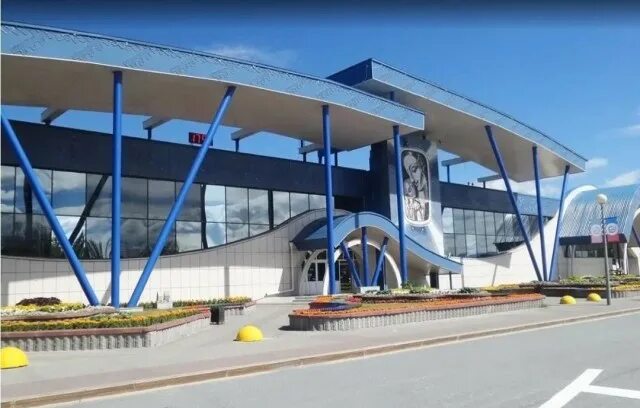 Погодная аномалия в Сургуте вызвала перебои в работе местного аэропорта UGRA-TV.
