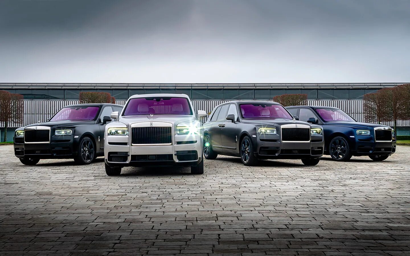 Песня ты дороже чем rolls royce. Rolls Royce Cullinan. Роллс Ройс спирит. Кроссовер Rolls-Royce Cullinan в горах. Rolls-Royce Cullinan, посвящённую горам России.