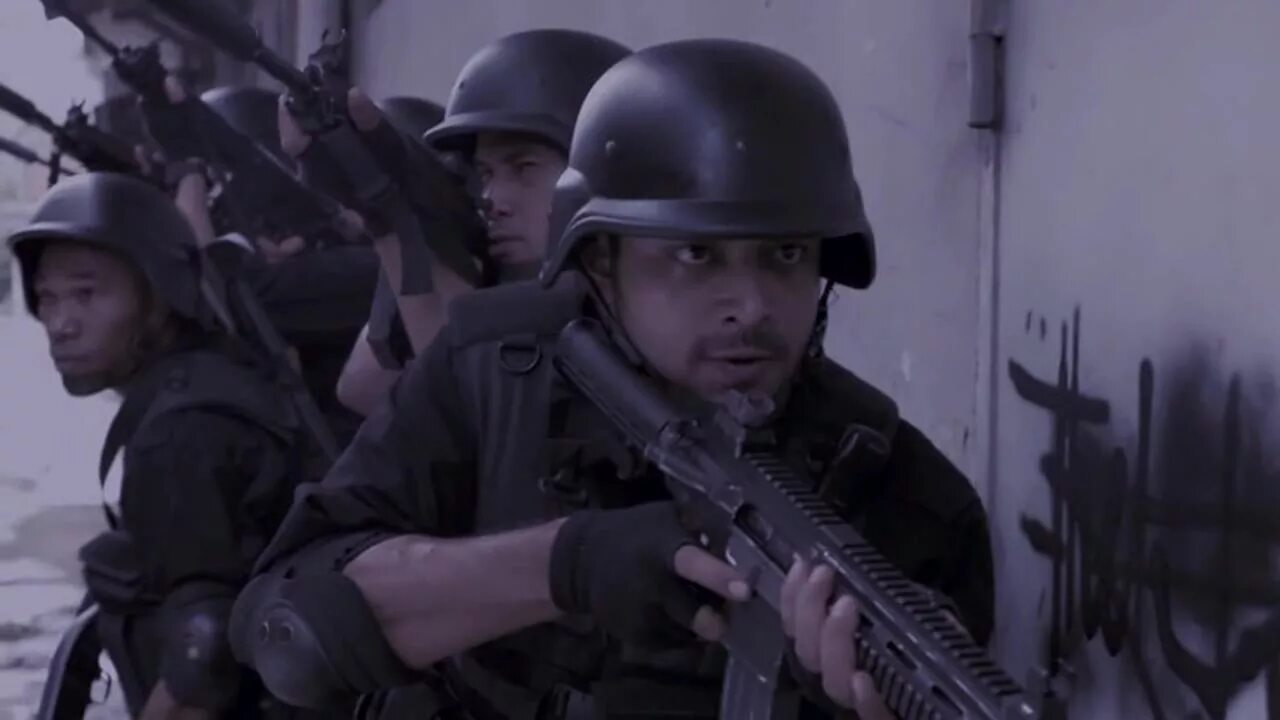 Ико ювайс рейд. Рейд 2011. Рейд фильм 2011. Рейд 2011. Рейд 2011.