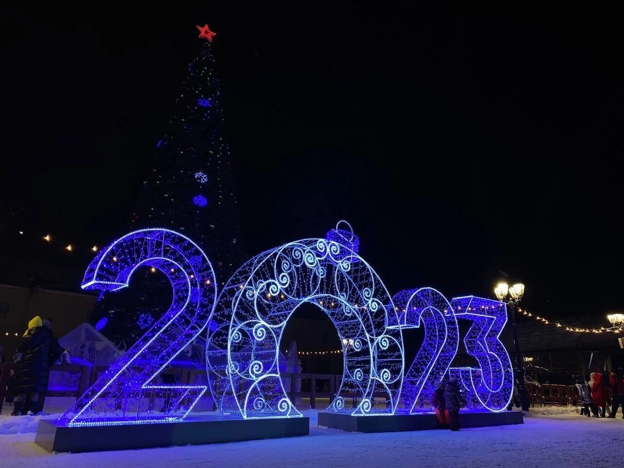 Грядущий год 2025. Цифры новогодние года из снега. новогодние цифры 2025. предновогодний тобольск. тобольск на новый год 2025.