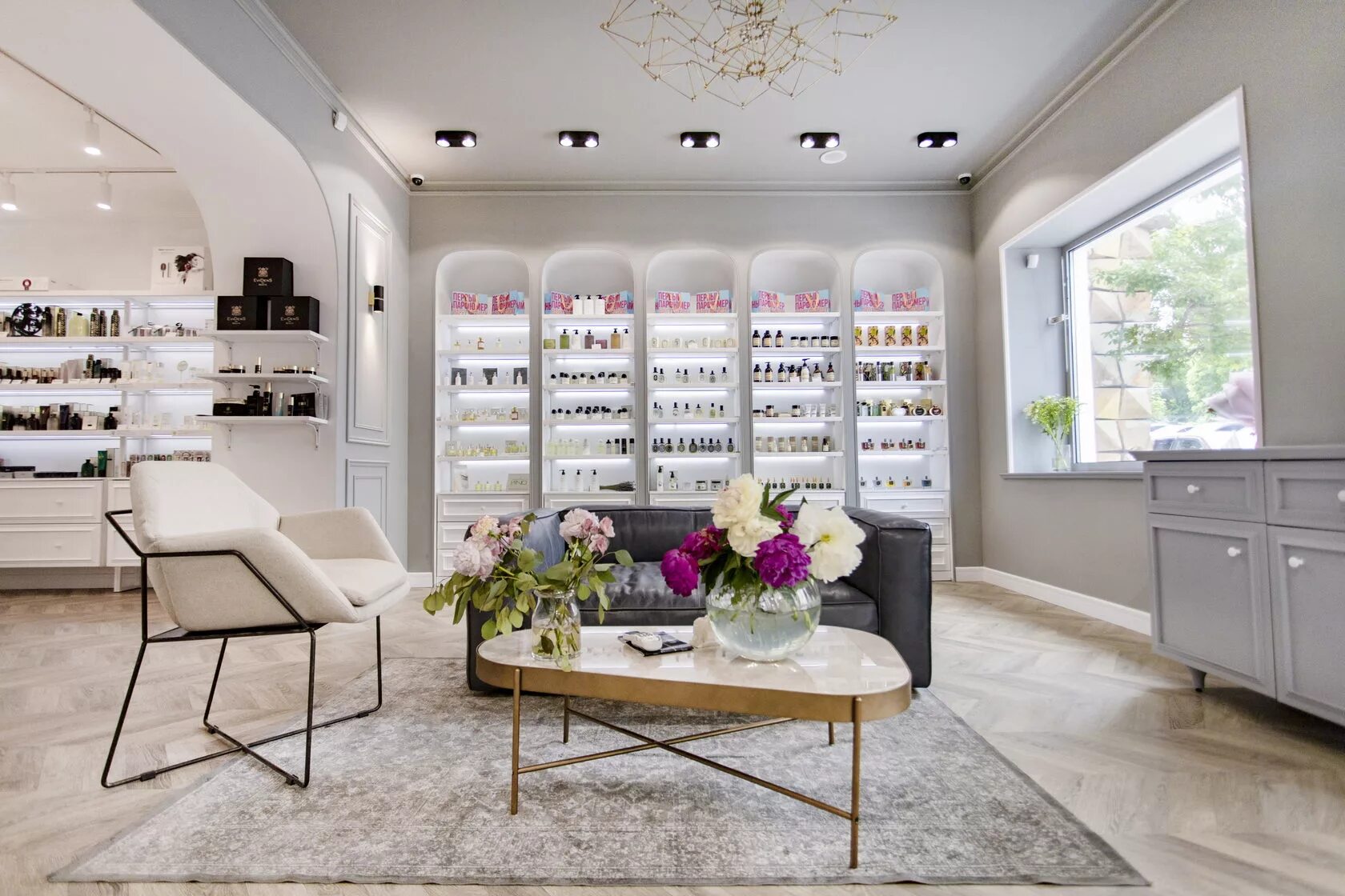 первые магазины парфюмерии. Ibeauty магазин. первые магазины парфюмерии. дорогой парфюмерный магазин. Cosmotheca магазины.