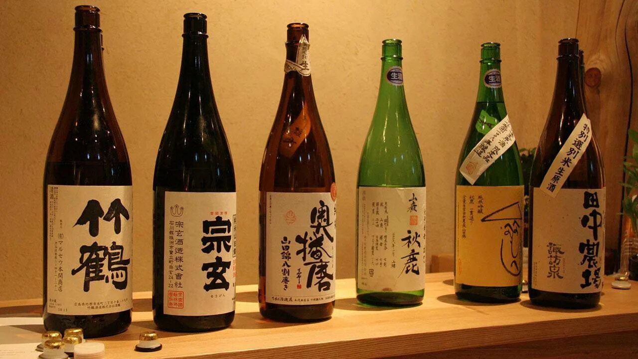 Саке это. Алкогольный напиток сакэ. Японские напитки. Японские алкогольные напитки. Японский напиток саке.