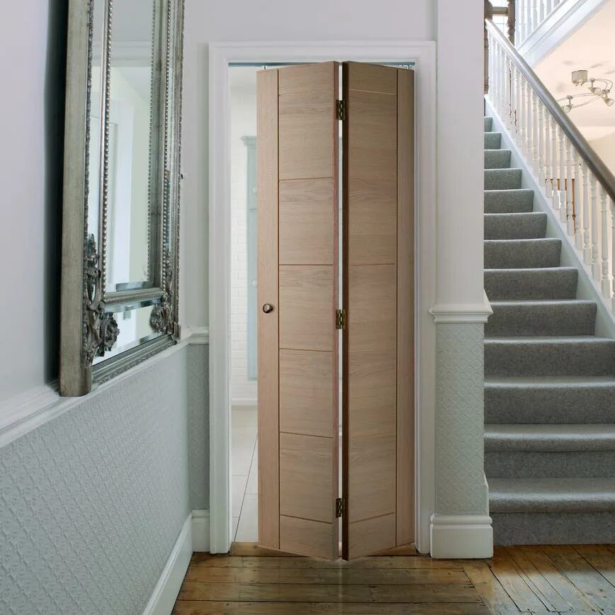 Folding Door to Bathroom. Дверь ракушка