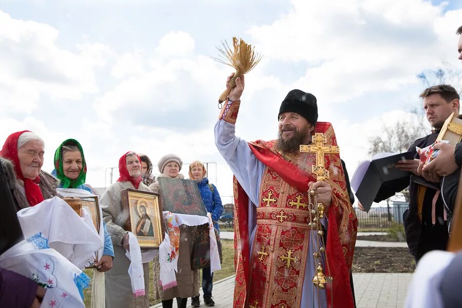 Литургия в православной церкви. Православная литургия, анафора, евхаристический канон. Обедня православная церковь. Свято-троицкий монастырь праздник троицы. Мощи священномученика николая попова.