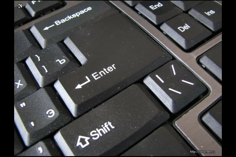 Как сделать enter. Кнопка Slash на клавиатуре. Энтер на клавиатуре. Клавиша Энтер на клавиатуре ноутбука. Кнопка enter на клавиатуре.