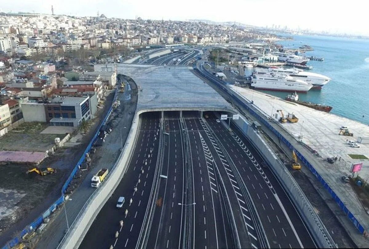 Тоннель евразия стамбул. Тоннель под босфором в стамбуле. Туннель мармарей, турция. Под босфором. Под босфором.