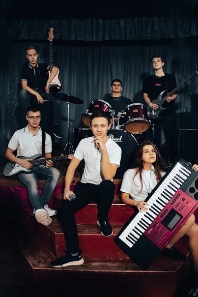 Аркайда вали. Max resist and the hooligans. Ты футбольный хулиган челленджер. Кавер группа хулиганы ростов на дону. Кавер группа хулиганы.
