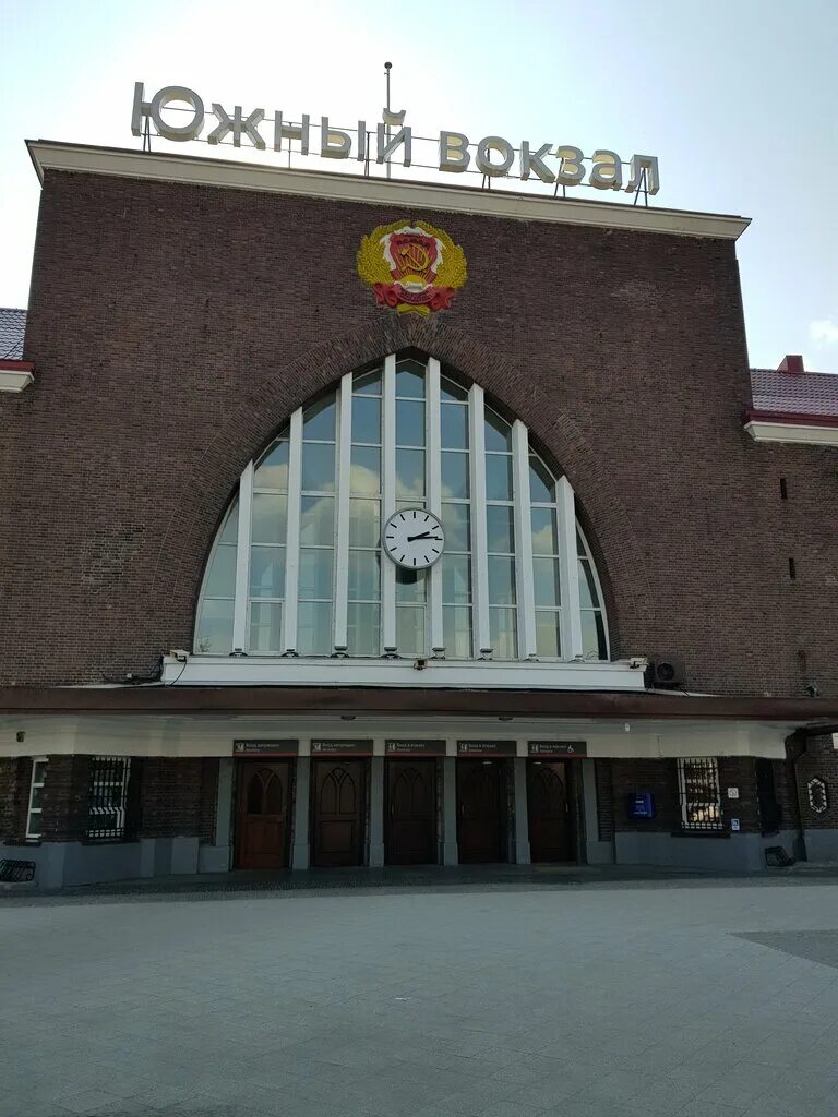 Будапешт-дели (станция). Вокзал площадь павших борцов. Пятигорск гостиница форест. Калининград 2000 год. Калининградский вокзал южный.