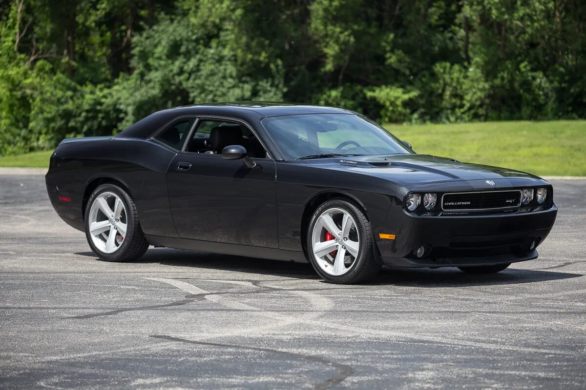 Отзывы челленджер. Dodge Challenger 2008. Додж Челленджер 2008. Dodge Challenger srt 2008. Додж Челленджер 2000.