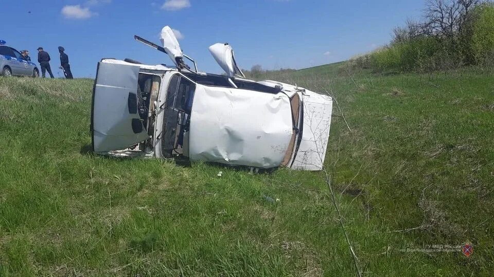 Дтп новоаннинский. Дтп новоаннинский. Автодорога р22 каспий волгоградская область. Дтп новоаннинский. Приора в кювете.