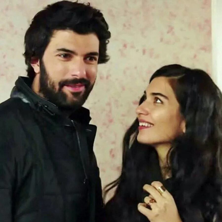 Кар пар ашк. Элиф грязные деньги и любовь. Омер грязные деньги и любовь. Кар пар ашк. Туба буйукустун и энгин акюрек.